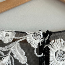 Load image into Gallery viewer, Lotus Threads Short Sleeve Floral Embroidered Gown Black/White 16 NWT