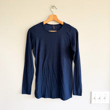 Load image into Gallery viewer, Beyond the Bump by Beyond Yoga Crew Neck Long Sleeve T-Shirt Blue M