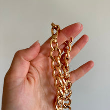Load image into Gallery viewer, Chunky Chain Swivel Clasp Necklace Gold