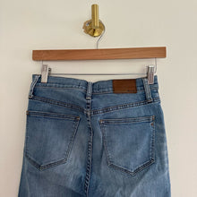 Load image into Gallery viewer, Madewell 9" High-Rise Skinny Distressed Jeans Blue 26