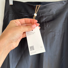 Load image into Gallery viewer, Quince Silk Blend Midi Skirt Black S NWT
