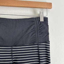 Load image into Gallery viewer, Lululemon Runday Crop First Release)Striped Running Leggings Black/White 4