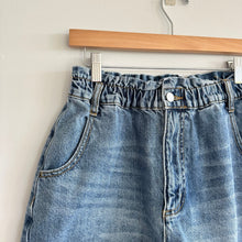 Load image into Gallery viewer, BDG Urban Outfitters Pull-On Denim Shorts M