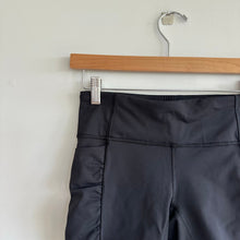Load image into Gallery viewer, Lululemon Speed Track Ruched Biker Shorts Black 4