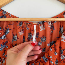 Load image into Gallery viewer, Free People Final Rose Print V-Neck Ruched Smocked Cropped Blouse Orange XS