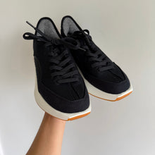Load image into Gallery viewer, Allbirds Risers Low Top Lace Up Sweetfoam Midsole Sneakers Black 9 NEW