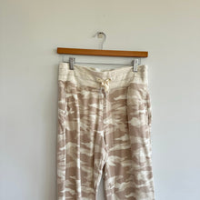 Load image into Gallery viewer, Athleta Balance Camo Pullover & Jogger Sweatpant Set Camo Lux Oatmeal Heather