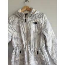 Load image into Gallery viewer, The North Face Camouflage Pattern Zip Up Outdoor Puffer Jacket Gray White M