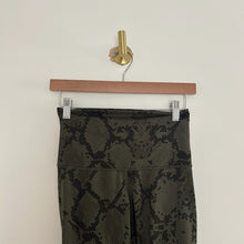 Load image into Gallery viewer, Lululemon Wunder Under Pant *Full-On Luon Leggings Green Gator 4