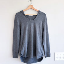 Load image into Gallery viewer, Barefoot Dreams Malibu Collection Long Sleeve Hooded Sweatshirt Gray M