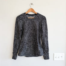 Load image into Gallery viewer, Lululemon Extra Mile Long Sleeve Jacquard Running Top Black 6