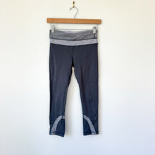 Load image into Gallery viewer, Lululemon Run Inspire Crop II Mid Rise Activewear Leggings Gray 4