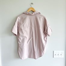 Load image into Gallery viewer, Madewell Breezewoven Beachside Shirttail Short Sleeve Button Up Shirt Blush XS