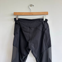 Load image into Gallery viewer, Lululemon Mesh Detail Zipper Pockets Cropped Leggings Black 10
