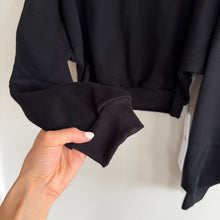 Load image into Gallery viewer, Alo Yoga Cropped Accolade Crewneck Long Sleeve Sweatshirt Black M NWT