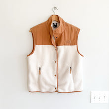 Load image into Gallery viewer, The North Face Cragmont Fleece Colorblock High Neck Vest White/Tan M