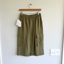 Load image into Gallery viewer, Nordstrom High Rise Cargo Pockets Midi Skirt Green XS NWT