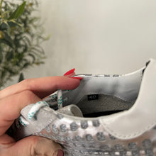 Load image into Gallery viewer, P448 John Polly Leather Low Top Lace Up Sneakers Silver 40