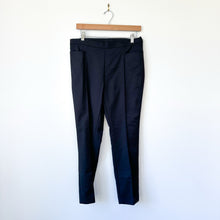 Load image into Gallery viewer, AKRIS Punto Franca Mid-Rise Cropped Pants Black 8