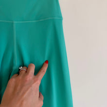 Load image into Gallery viewer, Lululemon Align High Rise Pant with Pockets 25" Yoga Leggings Kelly Green 4