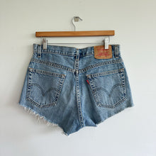 Load image into Gallery viewer, Levi's 505 Cotton Denim Mid Rise Raw Hem Cut-Off Shorts Blue 32