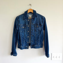 Load image into Gallery viewer, AG Adriano Goldschmied Robyn Slim Trucker Denim Jacket Dark Wash Blue M BW20567