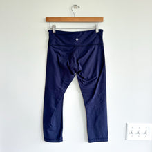 Load image into Gallery viewer, Lululemon Pull On Mid Rise Cropped Leggings Blue 6