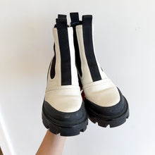 Load image into Gallery viewer, Tory Burch Chelsea Lug Sole Leather Pull On Ankle Boots White/Black 9