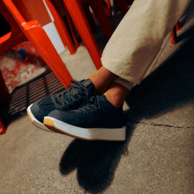 Load image into Gallery viewer, Allbirds Risers Low Top Lace Up Sweetfoam Midsole Sneakers Black 9 NEW