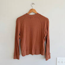Load image into Gallery viewer, Monrow Thermal Mock Neck Seamed Sweatshirt in Caramel S