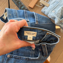 Load image into Gallery viewer, Madewell The Perfect Vintage Straight High Rise Jeans Medium Wash Blue 26