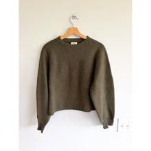 Load image into Gallery viewer, Tuckernuck Everyday Crewneck Knit Long Sleeve Pullover Sweater Green S