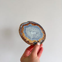 Load image into Gallery viewer, Kim Seybert Round Strata Acrylic Stone Inspired Drink Coaster Set of 4 Blue NWT