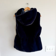 Load image into Gallery viewer, La Fiorentina Reversible Faux Fur Hooded Zip Up Vest Navy