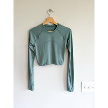 Load image into Gallery viewer, Lululemon Swiftly Tech Cropped Long-Sleeve 2.0 Activewear Top Green 6