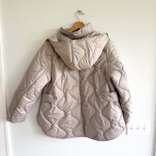Load image into Gallery viewer, H&M Snap Front Hooded Insulated Winter Quilted Jacket Bone M