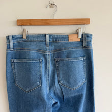 Load image into Gallery viewer, Paige Claudine Darling With Siesta Frayed Hem Denim Flared Jeans Blue 31