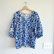 Load image into Gallery viewer, CASLON Floral 1/4 Button Short Sleeve Blouse Blue White XL