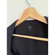 Load image into Gallery viewer, Alo Ribbed Sweetheart Short Sleeve Cropped Top Black M NWT