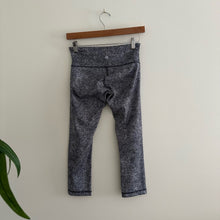 Load image into Gallery viewer, Lululemon Wunder Under Crop III in Rio Mist White Black $88