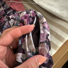 Load image into Gallery viewer, Lululemon Hotty Hot Low Rise Shorts Utopia Multi / Deep Phantom