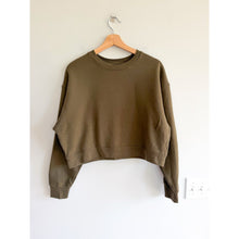 Load image into Gallery viewer, Girlfriend Collective Crewneck Long Sleeve Cropped Pullover Sweatshirt Green M