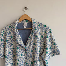 Load image into Gallery viewer, Hanna Andersson Scattered Daisies HannaSoft Floral Short Sleeve Pajama Top L