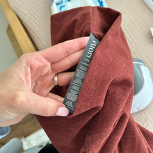 Load image into Gallery viewer, Vuori Elavation Pull On High Rise Cropped Activewear Leggings Red XS