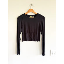 Load image into Gallery viewer, Zella Streamline Seamed Long Sleeve Activewear Cropped Top Black M