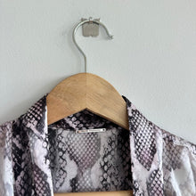 Load image into Gallery viewer, Elie Tahari Bree Silk Shirt Quartz Multi M NWT