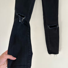 Load image into Gallery viewer, Madewell 10" High-Rise Skinny Jeans in Black Sea 25