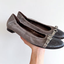 Load image into Gallery viewer, AGL Attilio Giusti Leombruni Suede Snakeskin Embossed Cap Toe Ballet Flat Gray 9