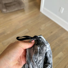 Load image into Gallery viewer, Lululemon Beat The Heat Tight Mesh Leggings Gray Jacquard 8