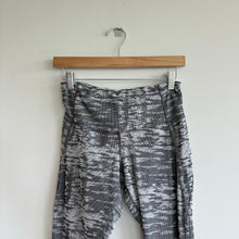Load image into Gallery viewer, Lululemon Beat The Heat Tight Mesh Leggings Gray Jacquard 8